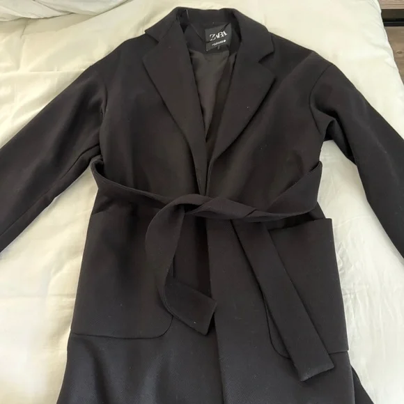 Zara Women's Elegant Black Trench Coat - Picture 2 of 6